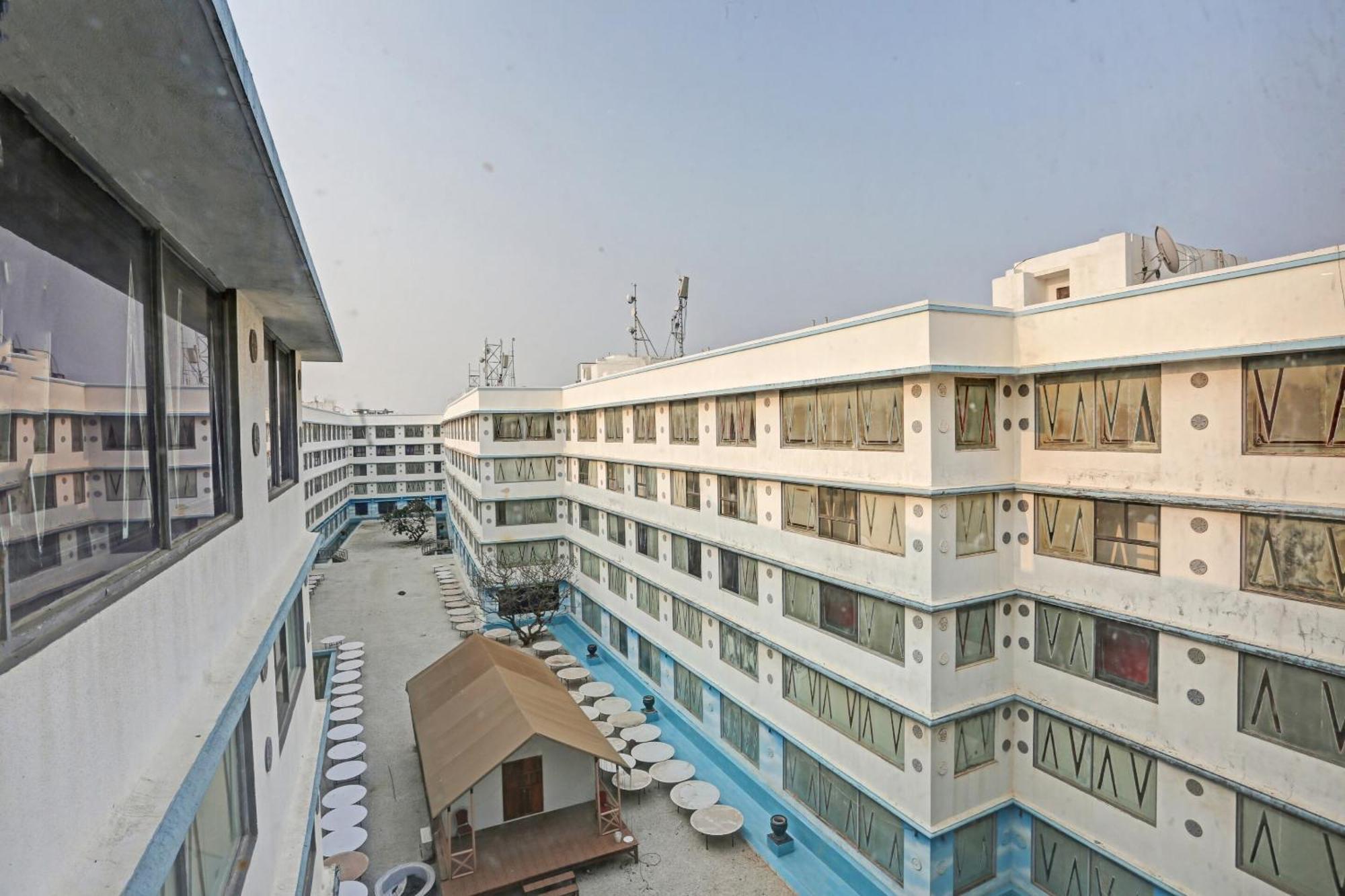 Townhouse Royal Palms Hotel - Mumbai, Mumbai